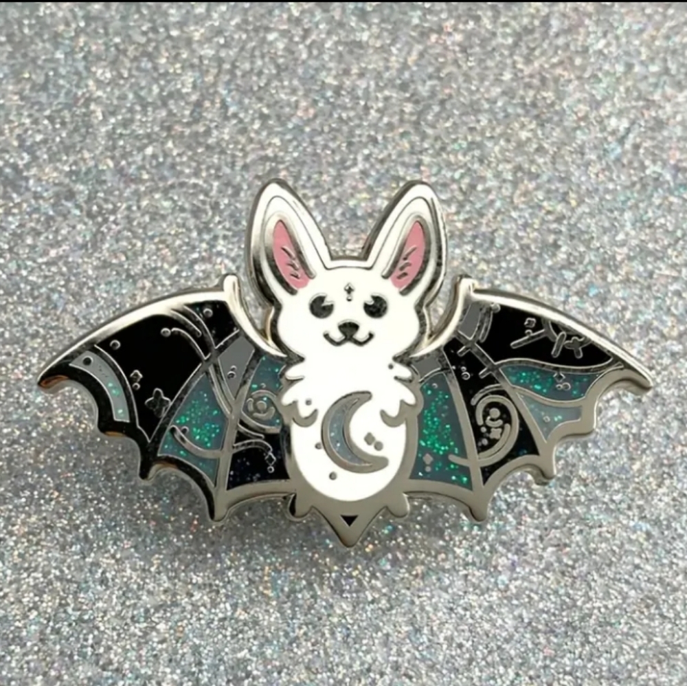 6/$25 NWOT Charming Bat Enamel Pin with Black and Green Details